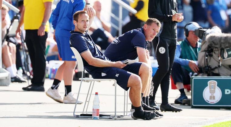 Jena - Darmstadt DFB Pokal Jena, 23.08.2026, Ernst-Abbe-Sportfeld, Fussball, DFB-Pokal, 1.Hauptrunde , FC Carl Zeiss Jena vs. SC Darmstadt 98 , Im Bild von links: Co-Trainer Rene Lange, Jena, Trainer Marco Grote, Jena. , Nur zur redaktionellen Nutzung. Only editorial use. , DFB regulations prohibit any use of photographs as image sequences and or quasi-video. , *** Jena vs. Darmstadt, DFB Cup, Jena, August 23, 2026, Ernst Abbe Sportfeld, Soccer, DFB Cup, 1st Round, FC Carl Zeiss Jena vs. SC Darmstadt 98, Pictured from left: Assistant Coach Rene Lange, Jena; Head Coach Marco Grote, Jena; For editorial use only; DFB regulations prohibit any use of photographs as image sequences and or quasi-video, Picture Point
