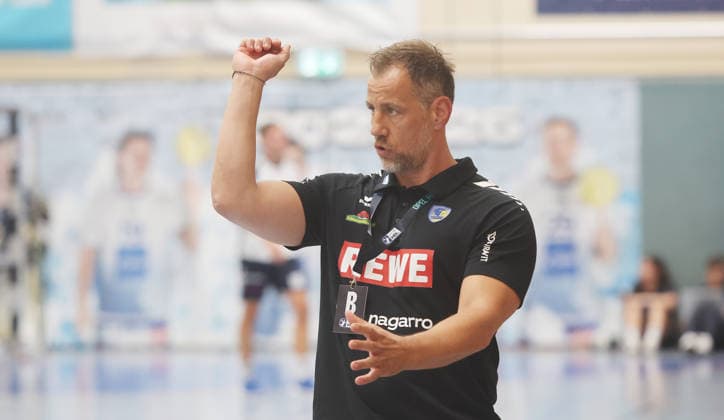 Kornwestheim , Handball DHB Pokale Runde 1 , SV Salamander Kornwestheim vs. Rhein-Neckar Löwen , Trainer Maik Machulla ( RNL ) *** Kornwestheim, DHB Handball Cup, Round 1, SV Salamander Kornwestheim vs. Rhein Neckar Löwen, Coach Maik Machulla (RNL)