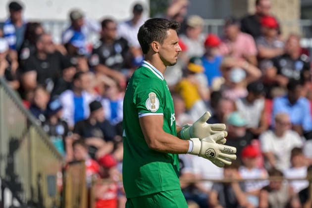 Dennis Klose (Bahlinger SC, 01) mit neutraler Emotion. GER, Bahlinger SC vs 1. FC Magdeburg, Fussball, DFB-Pokal, 1. Hauptrunde, Saison 2026 2027, 23.08.2026 DFB REGULATIONS PROHIBIT ANY USE OF PHOTOGRAPHS AS IMAGE SEQUENCES AND OR QUASI-VIDEO GER, Bahlinger SC vs 1. FC Magdeburg, Fussball, DFB-Pokal, 1. Hauptrunde, Saison 2026 2027, 23.08.2026 Bahlingen *** Dennis Klose, Bahlinger SC, No. 01, with a neutral expression (GER), Bahlinger SC vs. 1. FC Magdeburg, Soccer, DFB Cup, 1st Round, 2026–2027 Season, August 23, 2026 DFB regulations prohibit any use of photographs as image sequences and or quasi-video GER, Bahlinger SC vs. 1 FC Magdeburg, Soccer, DFB Cup, 1st Main Round, 2026–2027 Season, August 23, 2026, Bahlingen Copyright: xEibner-Pressefotox EP_THS