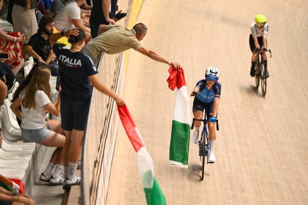 2026 UCI Junior Track World Championships Picture by Mathew Wells SWpix.com - 23 08 2026 - Cycling - 2026 UCI Junior Track World Championships - Heusden-Zolder, Flanders, Belgium - Women Madison Final - Agata Campana and Matilde Rossignoli of Italy wisn the Gold Medal Copyright: x xSWpix.comx(t axPhotographyxHubxLtd)xMathewxWells SWpix.comx SWP-3030-19266