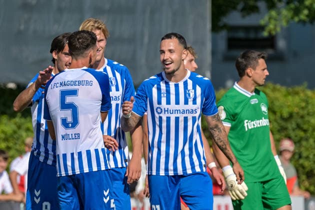 Jubel nach dem Tor zum 0:4 durch Falko Michel (1. FC Magdeburg, 21) mit Tobias Mueller (1. FC Magdeburg, 05) und Tobias Mueller (1. FC Magdeburg, 05), Luka Hyrylaeinen (1. FC Magdeburg, 38) GER, Bahlinger SC vs 1. FC Magdeburg, Fussball, DFB-Pokal, 1. Hauptrunde, Saison 2026 2027, 23.08.2026 DFB REGULATIONS PROHIBIT ANY USE OF PHOTOGRAPHS AS IMAGE SEQUENCES AND OR QUASI-VIDEO GER, Bahlinger SC vs 1. FC Magdeburg, Fussball, DFB-Pokal, 1. Hauptrunde, Saison 2026 2027, 23.08.2026 Bahlingen *** Celebrations after Falko Michel s goal to make it 0–4 for 1 FC Magdeburg, 21 with Tobias Mueller of 1 FC Magdeburg, 05, and Tobias Mueller of 1 FC Magdeburg, 05, Luka Hyrylaeinen (1 FC Magdeburg, 38), GER, Bahlinger SC vs. 1 FC Magdeburg, Soccer, DFB Cup, 1st Round, 2026–2027 Season, August 23, 2026 DFB regulations prohibit any use of photographs as image sequences and or quasi-video GER, Bahlinger SC vs. 1 FC Magdeburg, soccer, DFB Cup, 1st Round, 2026–2027 Season, August 23, 2026, Bahlingen Copyright: xEibner-Pressefotox EP_THS