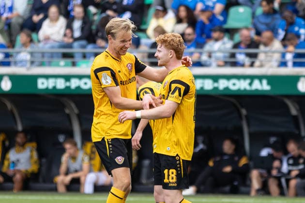 Münster, Deutschland 23. August 2026: DFB-Pokal - 2026 2027 - 1. Runde - SV Westfalia Rhynern gegen SG Dynamo Dresden Im Bild: v.re. Torschütze Robert Wagner (SGD) jubelt nach seinem Tor zum 0:6 mit Vincent Vermeij (SGD) DFL DFB regulations prohibit any use of photographs as image sequences and or quasi-video. LVM-Preußenstadion Nordrhein Westfalen *** Münster, Germany, August 23, 2026, 2026–2027 DFB Cup, First Round: SV Westfalia Rhynern vs. SG Dynamo Dresden. Pictured from right: goal scorer Robert Wagner (SGD) celebrates his goal to make it 0–6 with Vincent Vermeij (SGD). DFL and DFB regulations prohibit any use of photographs as image sequences and or quasi-video. LVM Preußenstadion, North Rhine-Westphalia Copyright: xFotostandx xZeisingx
