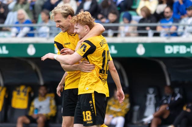 Münster, Deutschland 23. August 2026: DFB-Pokal - 2026 2027 - 1. Runde - SV Westfalia Rhynern gegen SG Dynamo Dresden Im Bild: v.re. Torschütze Robert Wagner (SGD) jubelt nach seinem Tor zum 0:6 mit Vincent Vermeij (SGD) DFL DFB regulations prohibit any use of photographs as image sequences and or quasi-video. LVM-Preußenstadion Nordrhein Westfalen *** Münster, Germany, August 23, 2026, 2026–2027 DFB Cup, First Round: SV Westfalia Rhynern vs. SG Dynamo Dresden. Pictured from right: goal scorer Robert Wagner (SGD) celebrates his goal to make it 0–6 with Vincent Vermeij (SGD). DFL and DFB regulations prohibit any use of photographs as image sequences and or quasi-video. LVM Preußenstadion, North Rhine-Westphalia Copyright: xFotostandx xZeisingx