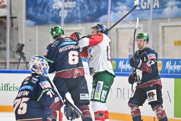 Dolomitencup 2026; Eisbären Berlin - Augsburger Panther; 23.08.2026 NEUMARKT, ITALY - 23. AUGUST: im Duell Kai WISSMANN (Eisbären Berlin 6) und Cameron WRIGHT (Augsburger Panther 16) während dem Testspiel zwischen den Eisbären Berlin und den Augsburger Panthern beim Dolomitencup in der Würth Arena Neumarkt *** Dolomites Cup 2026: Eisbären Berlin vs. Augsburger Panther, August 23, 2026, NEUMARKT, ITALY, August 23: Kai WISSMANN of the Eisbären Berlin (No. 6) and Cameron WRIGHT of the Augsburger Panther (No. 16) face off during the exhibition game between the Eisbären Berlin and the Augsburger Panther at the Dolomiten Cup in the Würth Arena in Neumarkt Copyright: xBEAUTIFULxSPORTS Goldbergx