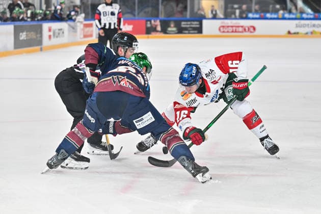 Dolomitencup 2026; Eisbären Berlin - Augsburger Panther; 23.08.2026 NEUMARKT, ITALY - 23. AUGUST: im Duell beim Bully Manuel WIEDERER (Eisbären Berlin 21) und Cameron WRIGHT (Augsburger Panther 16) während dem Testspiel zwischen den Eisbären Berlin und den Augsburger Panthern beim Dolomitencup in der Würth Arena Neumarkt *** Dolomites Cup 2026 Eisbären Berlin vs. Augsburger Panther August 23, 2026 NEUMARKT, ITALY August 23: Manuel WIEDERER of the Eisbären Berlin (No. 21) and Cameron WRIGHT of the Augsburger Panther (No. 16) face off at the faceoff during the exhibition game between the Eisbären Berlin and the Augsburger Panther at the Dolomiten Cup in the Würth Arena in Neumarkt Copyright: xBEAUTIFULxSPORTS Goldbergx