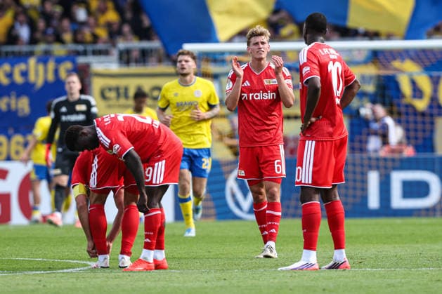 Aljoscha Kemlein (1. FC Union Berlin,6) - Torschütze Max Marie (Eintracht Braunschweig,15) trifft zum 2-1 - 1. Hauptrunde DFB Pokal Saison 2026-2027 Eintracht Braunschweig vs. 1. FC Union Berlin im Eintracht Stadion in Braunschweig - Aktion,Fußball,Mann,Männer,Deutschland,23.08.2026 *** Aljoscha Kemlein, 1 FC Union Berlin, 6; Goal scorer Max Marie, Eintracht Braunschweig, 15; scores to make it 2-1-1 in the main round of the DFB Cup, 2026-2027 season: Eintracht Braunschweig vs. 1 FC Union Berlin at Eintracht Stadium in Braunschweig, action,soccer, man, men, Germany, August 23, 2026
