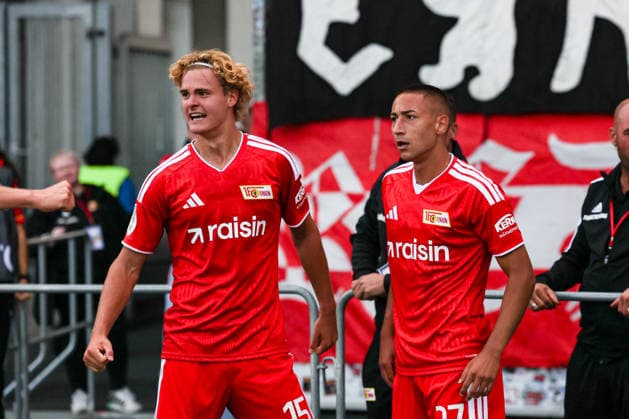 Torjubel -Torschütze Marin Ljubicic (1. FC Union Berlin,27) trifft zum 2-3 mit Tom Rothe (1. FC Union Berlin,15) - 1. Hauptrunde DFB Pokal Saison 2026-2027 Eintracht Braunschweig vs. 1. FC Union Berlin im Eintracht Stadion in Braunschweig - Aktion,Fußball,Mann,Männer,Deutschland,23.08.2026 *** Goal celebration: Goal scorer Marin Ljubicic (1. FC Union Berlin, 27) scores to make it 2–3 against Tom Rothe (1. FC Union Berlin),15, 1st round of the DFB Cup, 2026–2027 season, Eintracht Braunschweig vs. 1 FC Union Berlin at the Eintracht Stadium in Braunschweig; action, soccer, man, men, Germany, August 23, 2026