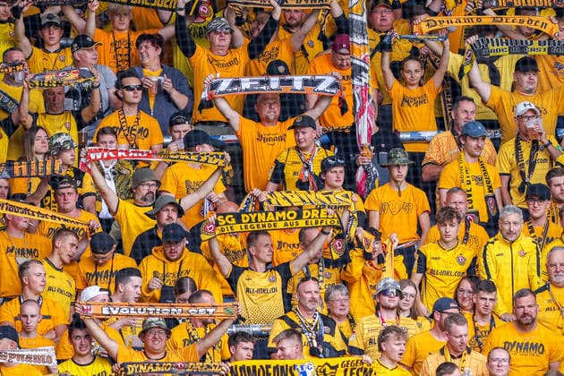 2026.08.23, xkwix, Fußball, DFB-Pokal, SV Westfalia Rhynern - Dynamo Dresden, LVM-Preußenstadion, 1.Runde, Saison 2026 2027: Dynamo Fans im Gaesteblock halten Schals hoch DFB regulations prohibit any use of photographs as image sequences and or quasi-video. Photo: xKamilxWilkowskixPressefotoKochx Nordrhein-Westfalen Deutschland *** August 23, 2026, xkwix, Soccer, DFB Cup, SV Westfalia Rhynern vs. Dynamo Dresden, LVM Preußenstadion, Round 1, 2026–2027 season; Dynamo fans in the visitors section hold up scarves. DFB regulations prohibit any use of photographs as image sequences and or quasi-video. Photo: xKamilxWilkowskixPressefotoKochx, North Rhine-Westphalia, Germany