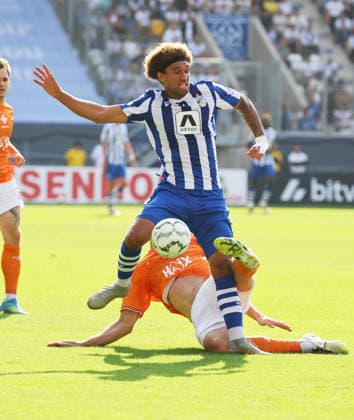Jena - Darmstadt DFB Pokal Jena, 23.08.2026, Ernst-Abbe-Sportfeld, Fussball, DFB-Pokal, 1.Hauptrunde , FC Carl Zeiss Jena vs. SC Darmstadt 98 , Im Bild von links: Kevin Lankford (7, Jena), Aleksandar Vukotic ( 20, Darmstadt). , Nur zur redaktionellen Nutzung. Only editorial use. , DFB regulations prohibit any use of photographs as image sequences and or quasi-video. , *** Jena vs. Darmstadt, DFB Cup, Jena, August 23, 2026, Ernst Abbe Sportfeld, Soccer, DFB Cup, 1st Round, FC Carl Zeiss Jena vs. SC Darmstadt 98, Pictured from left: Kevin Lankford 7, Jena, Aleksandar Vukotic 20, Darmstadt; For editorial use only; DFB regulations prohibit any use of photographs as image sequences and or quasi-video; Picture Point