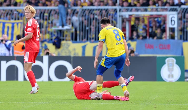 Michel Aebischer im Zweikampf mit Mehmet Aydin Aktion Spielszene Fußball Fussball DFB Pokal 1. Runde Saison 2026 2027 23.08.2026 Eintracht Braunschweig BTSV vs. 1.FC Union Berlin FCU DFL regulations prohibit any use of photographs as image sequences and or quasi-video *** Michel Aebischer in a one-on-one with Mehmet Aydin Action Game Scene Sports Soccer DFB Cup First Round 2026–2027 Season August 23, 2026 Eintracht Braunschweig BTSV vs. 1. FC Union Berlin FCU DFL regulations prohibit any use of photographs as image sequences and or quasi-video