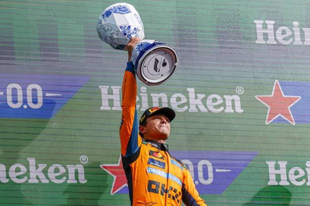 ZANDVOORT - British winner Lando Norris and driver for McLaren Formula 1 Team during the podium ceremony after the Formula 1 Heineken Dutch Grand Prix at Circuit Zandvoort on August 23, 2026 in Zandvoort, the Netherlands. MARCEL TER BALS ANP xVIxANPxSportx xMarcelxterxBalsxIVx 566111209 originalFilename: 566111209.jpg