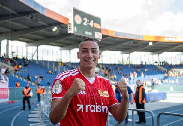 Fußball, Herren, Saison 2026 2027, DFB-Pokal (1. Runde), Eintracht Braunschweig - 1. FC Union Berlin, Marin Ljubicic (1. FC Union Berlin), Jubel nach dem Abpfiff, Anzeigetafel mit 2:4-Endstand, 23.08.2026, *** Soccer, Men s, 2026–2027 Season, DFB Cup First Round, Eintracht Braunschweig vs. 1. FC Union Berlin, Marin Ljubicic of 1. FC Union Berlin, celebrating after the final whistle, scoreboard showing a 2–4 final score, August 23, 2026, Copyright: xMatthiasxKochx