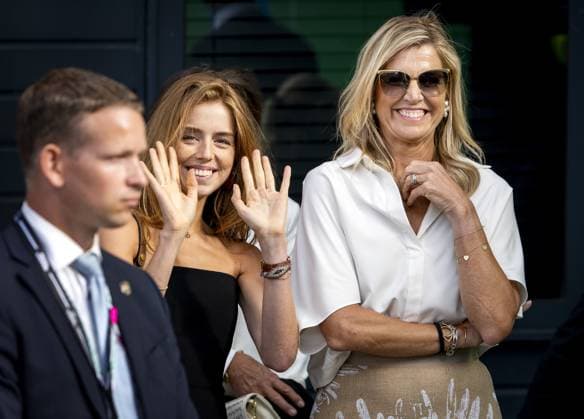 ZANDVOORT - Princess Alexia and Queen Maxima during the F1 Dutch Grand Prix at the Zandvoort Circuit. SEM VAN DER WAL ANP xVIxANPxSportx xxANPxIVx 566111620 originalFilename: 566111620.jpg