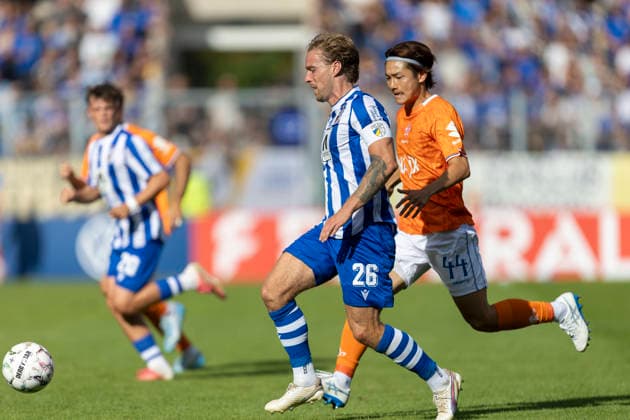 GER, Jena, Fussball, DFB-Pokal, 1. Hauptrunde, FC Carl-Zeiss Jena vs. SV Darmstadt 98 im Bild v.l.: Nils Butzen (FC Carl-Zeiss Jena 26), Yosuke Furukawa (SV Darmstadt 98 44), Zweikampf 23.08.2026, Ernst Abbe Sportfeld Jena DFB REGULATIONS PROHIBIT ANY USE OF PHOTOGRAPHS AS IMAGE SEQUENCES AND OR QUASI-VIDEO, *** GER, Jena, Soccer, DFB Cup, 1st Round, FC Carl Zeiss Jena vs. SV Darmstadt 98 (pictured, from left): Nils Butzen (FC Carl Zeiss Jena, 26), Yosuke Furukawa (SV Darmstadt 98, 44), Tackle, August 23, 2026, Ernst Abbe Sportfeld, Jena. DFB regulations prohibit any use of photographs as image sequences and or quasi-video, Copyright: HMBxMedia PaulxFritz