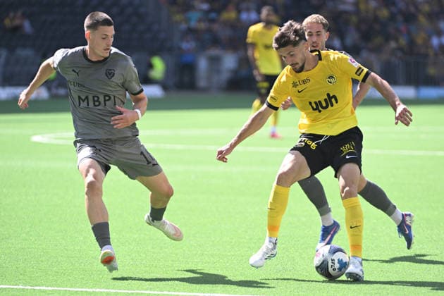 BERN, SWITZERLAND - AUGUST 23: Armin Gigovic of Young Boys r) against Daniel Kasper of Vaduz l) during the Swiss Super League match between BSC Young Boys and FC Vaduz at Stadion Wankdorf on August 23, 2026 in Bern, Switzerland. Bern Stadion Wankdorf Bern Switzerland *** BERN, SWITZERLAND, AUGUST 23: Armin Gigovic of Young Boys (right) faces off against Daniel Kasper of Vaduz (left) during the Swiss Super League match between BSC Young Boys and FC Vaduz at Wankdorf Stadium on August 23, 2026, in Bern, Switzerland. Bern, Wankdorf Stadium, Bern, Switzerland Copyright: xJustPictures.ch ManuelxWinterbergerx jp-en-EuSpIm-MWI_2416