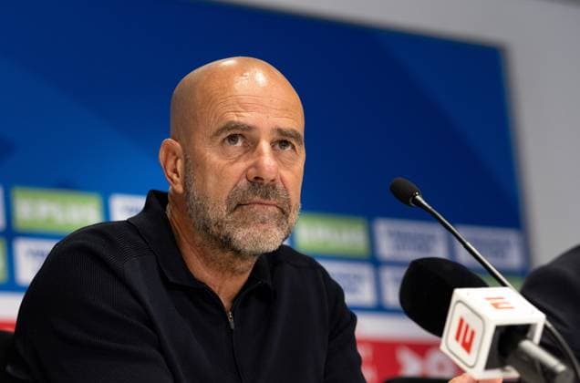 EINDHOVEN - PSV trainer Peter Bosz tijdens de persconferentie na afloop van de Vriendenloterij eredivisie wedstrijd tussen PSV en FC Groningen in Philips stadion op 23 augustus 2026 in Eindhoven , Nederland. - *** PSV Eindhoven coach Peter Bosz during the postgame press conference following the Vriendenloterij Eredivisie match between PSV and FC Groningen at Philips Stadium on August 23, 2026, in Eindhoven, the Netherlands