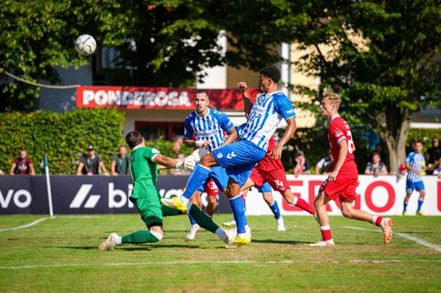 Deutschland, Fußball, DFB-Pokal, Saison 2026 2027, 1. Hauptrunde, Bahlinger SC vs. 1. FC Magdeburg, Kaiserstuhlstadion (Bahlingen am Kaiserstuhl): Emmanuel Iyoha (1. FC Magdeburg, 8) Bahlingen Kaiserstuhlstadion Baden-Württemberg Deutschland *** Germany, Soccer, DFB Cup, 2026–2027 Season, 1st Round, Bahlinger SC vs. 1. FC Magdeburg, Kaiserstuhlstadion, Bahlingen am Kaiserstuhl, Emmanuel Iyoha (1. FC Magdeburg), 8, Bahlingen, Kaiserstuhlstadion, Baden-Württemberg, Germany Copyright: xFINLEYxMÖRCHx