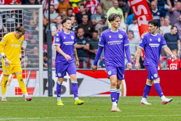 EINDHOVEN - Thom van Bergen of FC Groningen after his team s second goal conceded during the Eredivisie match between PSV Eindhoven and FC Groningen at the Philips Stadium on August 23, 2026, in Eindhoven, the Netherlands. KEVIN SENDERS ANP Eredivisie 2026 27 xVIxANPxSportx xMarcelxterxBalsxIVx 566112105 originalFilename: 566112105.jpg