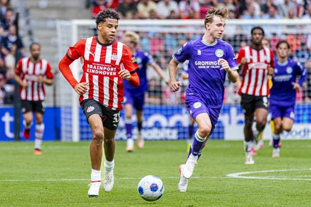 EINDHOVEN - Noah Fernandez of PSV Eindhoven runs with the ball during the Eredivisie match between PSV Eindhoven and FC Groningen at the Philips Stadium on August 23, 2026 in Eindhoven, the Netherlands. KEVIN SENDERS ANP Eredivisie 2026 27 xVIxANPxSportx xMarcelxterxBalsxIVx 566112107 originalFilename: 566112107.jpg