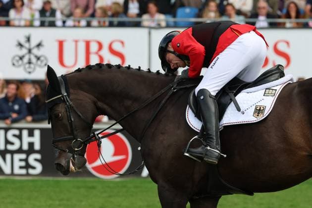 Marcus Ehning (GER, Deutschland) mit Pferd Coolio 42schaut nach dem verlorenen Eisen, Springen, FEI Jumping World Championship, WM, Weltmeisterschaft , FEI Jumping World Championship, Competition Individual Final, Longines-Prize, Longines-Preis, Finale Einzelwertung, Jumping , AACHEN - FEI World Championships 2026, Weltfest des Pferdesports, Reitsport Weltmeisterschaft 2026, Aachen 2026, Welcome Home 2026, Aachener Soers, 11. bis 23. August 2026, Reitsport, 23.08.2026, Aachen Aachener Soers Deutschland *** Marcus Ehning (GER), Germany, on his horse Coolio 42, looks for the lost stirrup, Show Jumping, FEI Jumping World Championship, FEI Jumping World Championship, Individual Final, Longines Prize, Jumping, AACHEN FEI World Championships 2026, World Festival of Equestrian Sports, 2026 Equestrian World Championships, Aachen 2026, Welcome Home 2026, Aachen Soers, August 11–23, 2026, Equestrian Sports, August 23, 2026, Aachen Soers, Germany