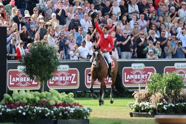 Weltmeister Steve Guerdat (SUI, Schweiz) mit Pferd Dynamix de Belheme , Emotion, Jubel, 1. Platz , Springen, FEI Jumping World Championship, WM, Weltmeisterschaft , FEI Jumping World Championship, Competition Individual Final, Longines-Prize, Longines-Preis, Finale Einzelwertung, Jumping , AACHEN - FEI World Championships 2026, Weltfest des Pferdesports, Reitsport Weltmeisterschaft 2026, Aachen 2026, Welcome Home 2026, Aachener Soers, 11. bis 23. August 2026, Reitsport, 23.08.2026, Aachen Aachener Soers Deutschland *** World Champion Steve Guerdat (SUI), Switzerland, riding Dynamix de Belheme; emotion, jubilation, 1st place, Jumping, FEI Jumping World Championship, FEI Jumping World Championship, Individual Final, Longines Prize, Longines Award, Individual Final, Jumping, AACHEN FEI World Championships 2026, World Festival of Equestrian Sports, 2026 Equestrian World Championships, Aachen 2026, Welcome Home 2026, Aachen Soers, August 11–23, 2026, Equestrian Sports, August 23, 2026, Aachen Soers, Germany