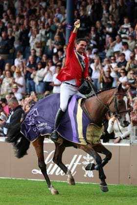 Ehrenrunde, Weltmeister Steve Guerdat (SUI, Schweiz) mit Pferd Dynamix de Belheme , Emotion, Jubel, 1. Platz , Springen, FEI Jumping World Championship, WM, Weltmeisterschaft , FEI Jumping World Championship, Competition Individual Final, Longines-Prize, Longines-Preis, Finale Einzelwertung, Jumping , AACHEN - FEI World Championships 2026, Weltfest des Pferdesports, Reitsport Weltmeisterschaft 2026, Aachen 2026, Welcome Home 2026, Aachener Soers, 11. bis 23. August 2026, Reitsport, 23.08.2026, Aachen Aachener Soers Deutschland *** Lap of Honor, World Champion Steve Guerdat (SUI, Switzerland) with his horse Dynamix de Belheme; excitement, cheers, 1st place, Jumping, FEI Jumping World Championship, FEI Jumping World Championship, Individual Final, Longines Prize, Longines Award, Individual Final, Jumping, AACHEN FEI World Championships 2026, World Festival of Equestrian Sports, 2026 World Equestrian Games, Aachen 2026, Welcome Home 2026, Aachen Soers, August 11–23, 2026, Equestrian Sports, August 23, 2026, Aachen Soers, Germany