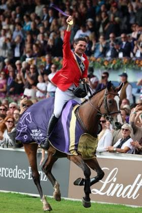 Ehrenrunde, Weltmeister Steve Guerdat (SUI, Schweiz) mit Pferd Dynamix de Belheme , Emotion, Jubel, 1. Platz , Springen, FEI Jumping World Championship, WM, Weltmeisterschaft , FEI Jumping World Championship, Competition Individual Final, Longines-Prize, Longines-Preis, Finale Einzelwertung, Jumping , AACHEN - FEI World Championships 2026, Weltfest des Pferdesports, Reitsport Weltmeisterschaft 2026, Aachen 2026, Welcome Home 2026, Aachener Soers, 11. bis 23. August 2026, Reitsport, 23.08.2026, Aachen Aachener Soers Deutschland *** Lap of Honor, World Champion Steve Guerdat (SUI, Switzerland) with his horse Dynamix de Belheme; excitement, cheers, 1st place, Jumping, FEI Jumping World Championship, FEI Jumping World Championship, Individual Final, Longines Prize, Longines Award, Individual Final, Jumping, AACHEN FEI World Championships 2026, World Festival of Equestrian Sports, 2026 World Equestrian Games, Aachen 2026, Welcome Home 2026, Aachen Soers, August 11–23, 2026, Equestrian Sports, August 23, 2026, Aachen Soers, Germany