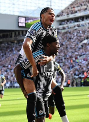 Newcastle Upon Tyne, England, 23rd August 2026. Anthony Elanga of Newcastle United celebrates scoring the first goal with William Osula of Newcastle United during the Newcastle United vs Liverpool Premier League match at St. James Park, Newcastle Upon Tyne. Picture credit should read: Anna Gowthorpe Sportimage EDITORIAL USE ONLY. No use with unauthorised audio, video, data, fixture lists, club league logos or live services. Online in-match use limited to 120 images, no video emulation. No use in betting, games or single club league player publications. SPI_025_AG_Newcastle_Liverpool SPI-4932-0025