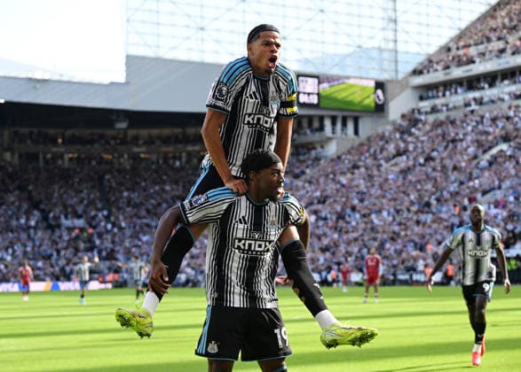 Newcastle Upon Tyne, England, 23rd August 2026. Anthony Elanga of Newcastle United celebrates scoring the first goal with William Osula of Newcastle United during the Newcastle United vs Liverpool Premier League match at St. James Park, Newcastle Upon Tyne. Picture credit should read: Anna Gowthorpe Sportimage EDITORIAL USE ONLY. No use with unauthorised audio, video, data, fixture lists, club league logos or live services. Online in-match use limited to 120 images, no video emulation. No use in betting, games or single club league player publications. SPI_028_AG_Newcastle_Liverpool SPI-4932-0028