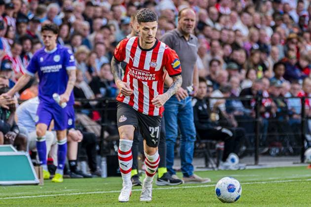 EINDHOVEN - Dennis Man of PSV Eindhoven runs with the ball during the Eredivisie match between PSV Eindhoven and FC Groningen at the Philips Stadium on August 23, 2026 in Eindhoven, the Netherlands. KEVIN SENDERS ANP Eredivisie 2026 27 xVIxANPxSportx xMarcelxterxBalsxIVx 566112210 originalFilename: 566112210.jpg