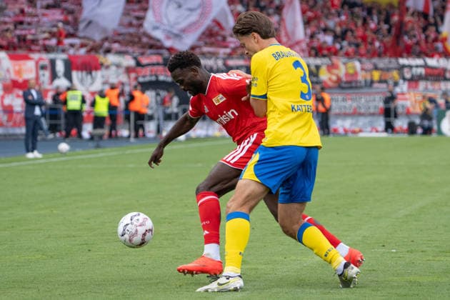 Emmanuel Latte Lath (Nr. 29 Union Berlin) gegen Noah Katterbach (Nr. 3 Eintracht Braunschweig) GER, Eintracht Braunschweig gegen Union Berlin, Fussball, DFB Pokal, 1. Runde, Spielzeit 2026 27, 23.08.2026 DFL REGULATIONS PROHIBIT ANY USE OF PHOTOGRAPHS AS IMAGE SEQUENCES AND OR QUASI-VIDEO GER, Eintracht Braunschweig gegen Union Berlin, Fussball, DFB Pokal, 1. Runde, Spielzeit 2026 27, 23.08.2026 Braunschweig *** Emmanuel Latte Lath (No. 29), Union Berlin vs. Noah Katterbach (No. 3), Eintracht Braunschweig (GER), Eintracht Braunschweig vs. Union Berlin, Soccer, DFB Cup, 1st Round, 2026–27 Season, August 23, 2026 DFL regulations prohibit any use of photographs as image sequences and or quasi-video GER, Eintracht Braunschweig vs. Union Berlin, soccer, DFB Cup, 1st round, 2026–27 season, August 23, 2026, Braunschweig Copyright: xEibner-Pressefoto DanielxREINELTx EP_DRT