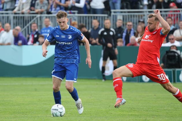 4 Dressler, Bastian (Krieschow, l.), 30 Silvan Dominic Widmer (Mainz) Fußball DFB-Pokal 2026 2027 1. Hauptrunde VfB Krieschow 1921 - 1. FSV Mainz 05 *** 4 Dressler, Bastian Krieschow, l , 30 Silvan Dominic Widmer Mainz Soccer DFB Cup 2026 2027 1 Main Round VfB Krieschow 1921 1 FSV Mainz 05