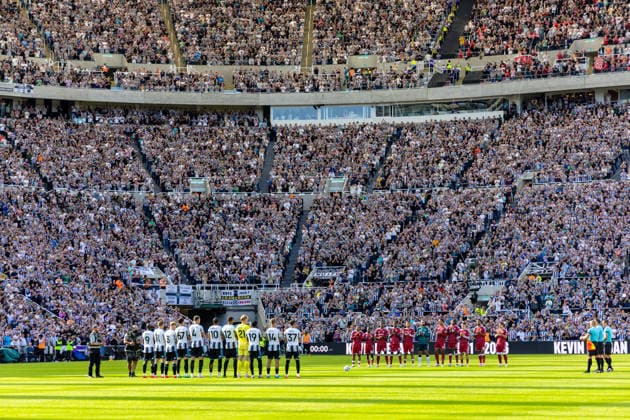 Football - FA Premier League - Newcastle United FC v Liverpool FC NEWCASTLE-UPON-TYNE, ENGLAND - Saturday, August 22, 2026: A moment of applause in memory of Kevin Keegan, who passed away in July after his battle with stage four cancer, before the FA Premier League match between Newcastle United FC and Liverpool FC at St James Park. (Photo by David Rawcliffe Propaganda) NEWCASTLE-UPON-TYNE St James Park TYNE AND WEAR ENGLAND  Copyright: xDavidxRawcliffex P2026-08-23-Newcastle_Liverpool-66