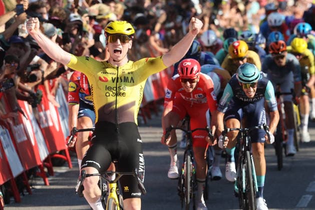 British cyclist James Matthew Brennan (L), of Visma-Lease a Bike team, crosses the finish line to win the second stage of La Vuelta a Espana cycling tour, between Monaco and French town of Manosque covering 214.3 km. Second stage of La Vuelta cycling tour !ACHTUNG: NUR REDAKTIONELLE NUTZUNG!  Copyright: xJavierxLizonx GRAF3637 20260823-55021209342_1
