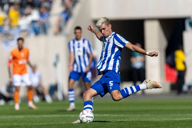 GER, Jena, Fussball, DFB-Pokal, 1. Hauptrunde, FC Carl-Zeiss Jena vs. SV Darmstadt 98 im Bild v.l.: Soeren Reddemann (FC Carl-Zeiss Jena 05), Aktion mit Ball 23.08.2026, Ernst Abbe Sportfeld Jena DFB REGULATIONS PROHIBIT ANY USE OF PHOTOGRAPHS AS IMAGE SEQUENCES AND OR QUASI-VIDEO, *** GER, Jena, Soccer, DFB Cup, 1st Round, FC Carl Zeiss Jena vs. SV Darmstadt 98; pictured from left: Soeren Reddemann, FC Carl Zeiss Jena 05, in action with the ball, August 23, 2026, Ernst Abbe Sportfeld, Jena. DFB regulations prohibit any use of photographs as image sequences and or quasi-video, Copyright: HMBxMedia PaulxFritz