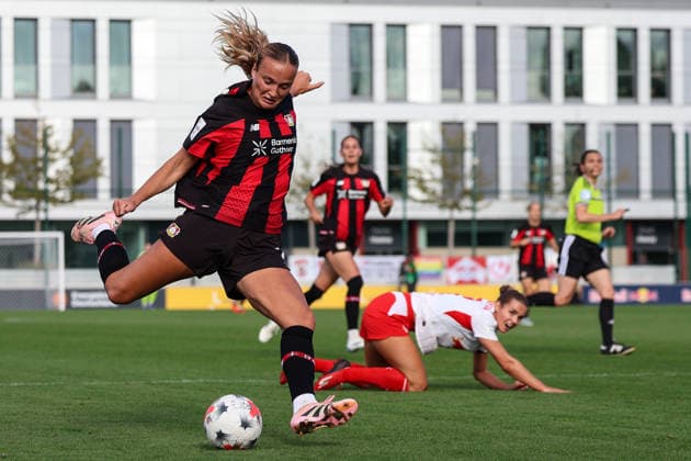 Deutschland: Fußball Google Pixel Frauen-Bundesliga 2026 - 2027, 1. Spieltag - RB Leipzig gegen Bayer 04 Leverkusen, Trainingszentrum von RB Leipzig (Leipzig): Abschluss von Lobke Loonen (Bayer 04 Leverkusen Frauen, 18) *** Germany Soccer Google Pixel Women s Bundesliga 2026 2027, Matchday 1: RB Leipzig vs. Bayer 04 Leverkusen, RB Leipzig Training Center in Leipzig, Goal by Lobke Loonen of Bayer 04 Leverkusen Women, 18 Copyright: xLucasxWalterx