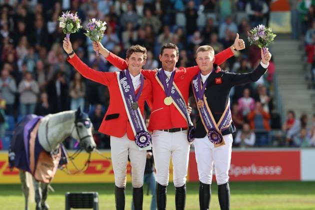 Siegerehrung, Podium, 1. Platz, Weltmeister Steve Guerdat (SUI, Schweiz) mit Pferd Dynamix de Belheme, 2. Platz Thibeau Spits (BEL, Belgien, Belgium) mit Pferd Impress-K vaunt Kattenheye Z , Harry Charles (GBR, Vereinigtes Königsreich, Großbritannien) mit Pferd LT Holst Freda, Springen, FEI Jumping World Championship, WM, Weltmeisterschaft , FEI Jumping World Championship, Competition Individual Final, Longines-Prize, Longines-Preis, Finale Einzelwertung, Jumping , AACHEN - FEI World Championships 2026, Weltfest des Pferdesports, Reitsport Weltmeisterschaft 2026, Aachen 2026, Welcome Home 2026, Aachener Soers, 11. bis 23. August 2026, Reitsport, 23.08.2026, Aachen Aachener Soers Deutschland *** Awards Ceremony, Podium, 1st place: World Champion Steve Guerdat (SUI), Switzerland, riding Dynamix de Belheme; 2nd place: Thibeau Spits (BEL), Belgium, riding Impress K vaunt Kattenheye Z; Harry Charles (GBR), United Kingdom, riding LT Holst Freda; Show Jumping, FEI Jumping World Championship, FEI Jumping World Championship, Individual Final, Longines Prize, Longines Prize, Individual Final, Show Jumping, AACHEN FEI World Championships 2026, World Festival of Equestrian Sports, 2026 Equestrian World Championships, Aachen 2026, Welcome Home 2026, Aachen Soers, August 11–23, 2026, Equestrian Sports, August 23, 2026, Aachen Soers, Germany