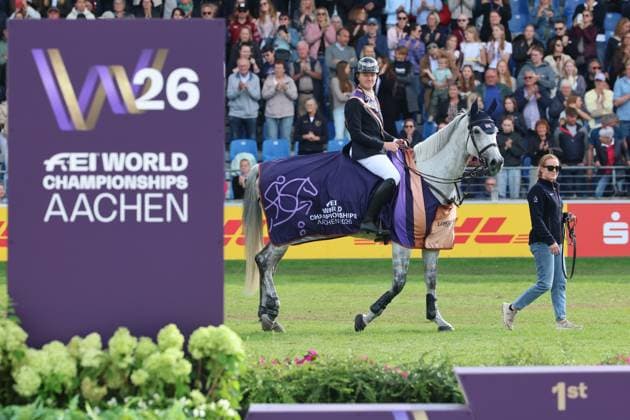 Siegerehrung, 3. Platz, Harry Charles (GBR, Vereinigtes Königsreich, Großbritannien) mit Pferd LT Holst Freda, Springen, FEI Jumping World Championship, WM, Weltmeisterschaft , FEI Jumping World Championship, Competition Individual Final, Longines-Prize, Longines-Preis, Finale Einzelwertung, Jumping , AACHEN - FEI World Championships 2026, Weltfest des Pferdesports, Reitsport Weltmeisterschaft 2026, Aachen 2026, Welcome Home 2026, Aachener Soers, 11. bis 23. August 2026, Reitsport, 23.08.2026, Aachen Aachener Soers Deutschland *** Awards Ceremony, 3rd Place, Harry Charles GBR, United Kingdom, riding LT Holst Freda, Show Jumping, FEI Jumping World Championship, FEI Jumping World Championship, Individual Final, Longines Prize, Jumping, AACHEN FEI World Championships 2026, World Festival of Equestrian Sports, 2026 Equestrian World Championships, Aachen 2026, Welcome Home 2026, Aachen Soers, August 11–23, 2026, Equestrian Sports, August 23, 2026, Aachen Soers, Germany
