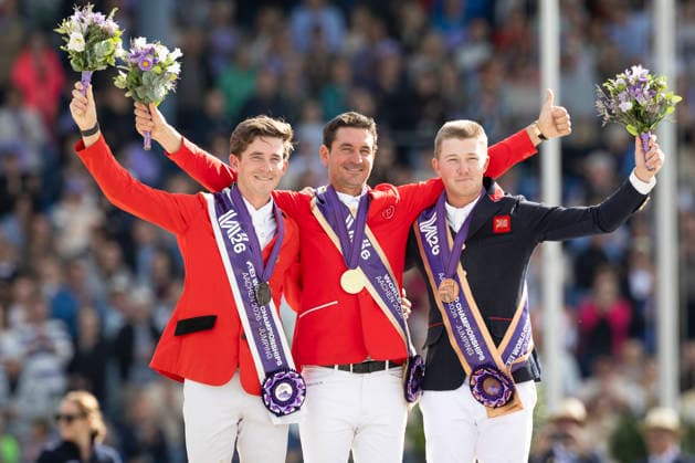 Steve GUERDAT (SUI) (mi.) auf Dynamix de Belheme gewinnt die Gold Medaille, Thibeau SPITS (BEL) (li.) auf Impress-K van t Kattenheye Z gewinnt Silber, Harry CHARLES (GBR) (re.) auf LT Holst Fredaauf gewinnt Bronze, Jubel, Freude, Lachen, Siegerehrung, Springen S3, Umlauf A, FEI Jumping World Championship, WM, Weltmeisterschaft - Individual Final - LONGINES-Preis, am 23.08.2026, FEI Reit Weltmeisterschaft Aachen 2026 vom 11. - 23.08.2026 in Aachen Deutschland; Â *** Steve GUERDAT (SUI), riding Dynamix de Belheme, wins the gold medal, Thibeau SPITS (BEL) riding Impress K van t Kattenheye Z wins silver; Harry CHARLES (GBR) riding LT Holst Fredaauf wins bronze; cheers, joy, laughter, award ceremony, Show Jumping S3, Round A, FEI Jumping World Championship Individual Final LONGINES Prize, on August 23, 2026, FEI World Equestrian Games Aachen 2026 from August 11–23, 2026, in Aachen, Germany Â