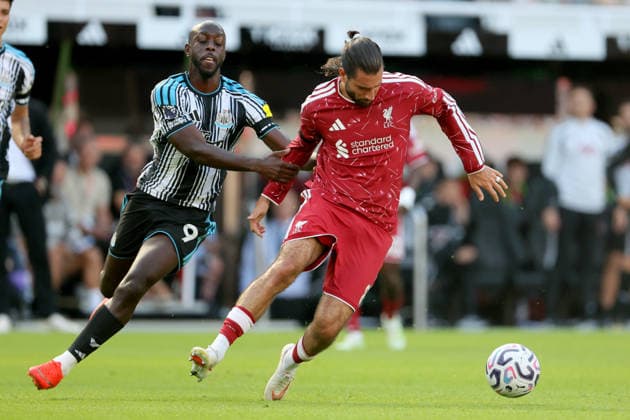 Newcastle United v Liverpool - Premier League 2026 27 Yoane Wissa of Newcastle United and Dominik Szoboszlai of Liverpool challenge during the Premier League 2026 27 match between Newcastle United and Liverpool FC at St James Park on August 23, 2026 in Newcastle upon Tyne, England. WARNING! This Photograph May Only Be Used For Newspaper And Or Magazine Editorial Purposes. May Not Be Used For Publications Involving 1 player, 1 Club Or 1 Competition Without Written Authorisation From Football DataCo Ltd. For Any Queries, Please Contact Football DataCo Ltd on +44 (0) 207 864 9121 Newcastle upon Tyne St. James Park England United Kingdom Copyright: xAllstarxPicturexLibraryxLtdx