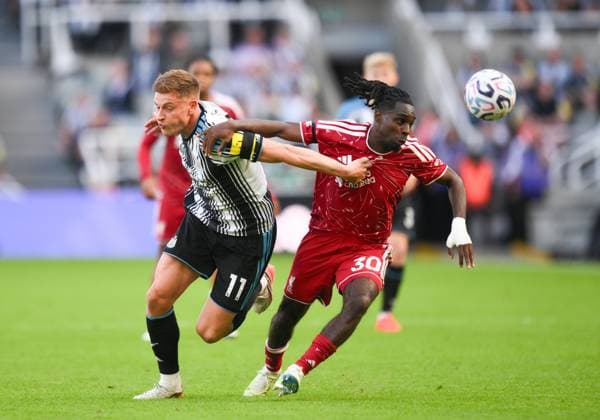 Jeremie Frimpong of Liverpool (right) and Harvey Barnes of Newcastle United Newcastle United v Liverpool, Premier League Football, Football, St James Park, Newcastle, UK - 23 Aug 2026Newcastle St James Park United Kingdom EDITORIAL USE ONLY No use with unauthorised audio, video, data, fixture lists, club league logos or live services. Online in-match use limited to 120 images, no video emulation. No use in betting, games or single club league player publications.  Copyright: xRichardxLee Shutterstockx 17112314au