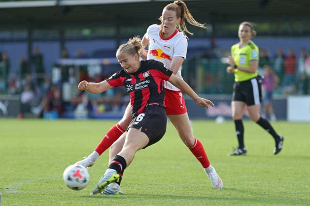 Google Pixel Frauen-Bundesliga, RB Leipzig - Bayer Leverkusen; 23.08.2026 Paulina Platner (6, Bayer Leverkusen) klärt vor Nikee van Dijk (7, RB Leipzig). Fußball, Google Pixel Frauen-Bundesliga, Saison 2026 2027, 1. Spieltag: RB Leipzig vs. Bayer 04 Leverkusen am 23.08.2026, Trainingszentrum Cottaweg, Leipzig. DFB REGULATIONS PROHIBIT ANY USE OF PHOTOGRAPHS AS IMAGE SEQUENCES AND OR QUASI-VIDEO. *** Google Pixel Women s Bundesliga, RB Leipzig vs. Bayer Leverkusen, August 23, 2026; Paulina Platner 6, Bayer Leverkusen clears the ball in front of Nikee van Dijk 7, RB Leipzig Soccer, Google Pixel Women s Bundesliga, 2026–2027 Season, Matchday 1: RB Leipzig vs. Bayer 04 Leverkusen on August 23, 2026, Cottaweg Training Center, Leipzig. DFB regulations prohibit any use of photographs as image sequences and or quasi-video. Copyright: xBEAUTIFULxSPORTS JanxKaeferx