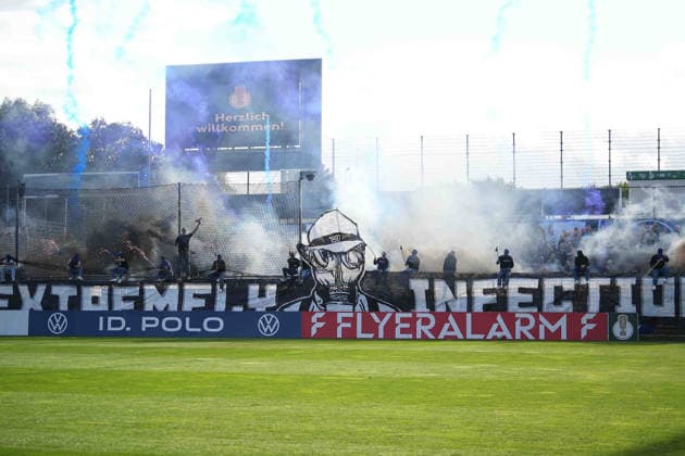 Fußball I Herren I Saison 2026-2027 I DFB-Pokal I 1. Runde I 1. FC Phönix Lübeck - SC Paderborn 07 I 23.08.2026 Pyrotechnik von den SC Paderborn 07 Fans vor Spielbeginn Lübeck Stadion an der Lohmühle Schleswig-Holstein Deutschland *** Soccer I Men’s I 2026–2027 Season I DFB Cup I First Round I 1. FC Phönix Lübeck vs. SC Paderborn 07 I August 23, 2026 Pyrotechnics set off by SC Paderborn 07 fans before kickoff at Lübeck Stadium at Lohmühle, Schleswig-Holstein, Germany Copyright: xLobeca MaschaxHolmx