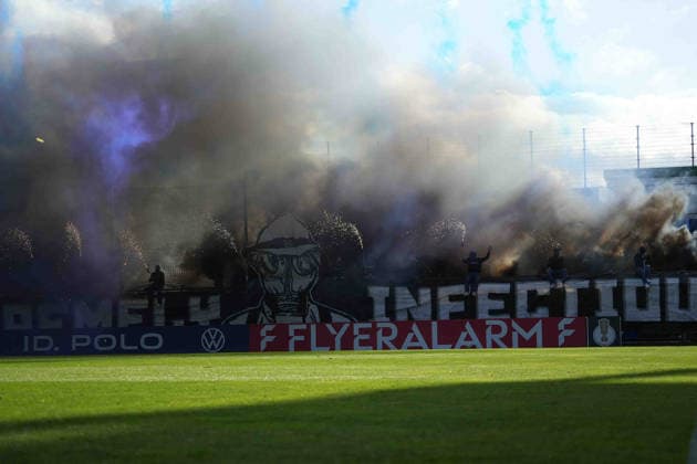Fußball I Herren I Saison 2026-2027 I DFB-Pokal I 1. Runde I 1. FC Phönix Lübeck - SC Paderborn 07 I 23.08.2026 Pyrotechnik von den SC Paderborn 07 vor Spielbeginn Lübeck Stadion an der Lohmühle Schleswig-Holstein Deutschland *** Soccer I Men’s Team I 2026–2027 Season I DFB Cup I First Round I 1. FC Phönix Lübeck vs. SC Paderborn 07 I August 23, 2026 Pyrotechnics set off by SC Paderborn 07 before kickoff at Lübeck’s Stadion an der Lohmühle, Schleswig-Holstein, Germany Copyright: xLobeca MaschaxHolmx