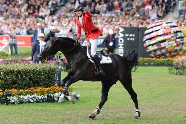 Jubel zum 2. Platz, Thibeau Spits (BEL, Belgien, Belgium) mit Pferd Impress-K vaunt Kattenheye Z, Springen, FEI Jumping World Championship, WM, Weltmeisterschaft , FEI Jumping World Championship, Competition Individual Final, Longines-Prize, Longines-Preis, Finale Einzelwertung, Jumping , AACHEN - FEI World Championships 2026, Weltfest des Pferdesports, Reitsport Weltmeisterschaft 2026, Aachen 2026, Welcome Home 2026, Aachener Soers, 11. bis 23. August 2026, Reitsport, 23.08.2026, Aachen Aachener Soers Deutschland *** Celebrations for 2nd place: Thibeau Spits (BEL, Belgium) with his horse Impress K vaunt Kattenheye Z, Show Jumping, FEI Jumping World Championship, FEI Jumping World Championship, Individual Final, Longines Prize, Jumping, AACHEN FEI World Championships 2026, World Festival of Equestrian Sports, 2026 Equestrian World Championships, Aachen 2026, Welcome Home 2026, Aachen Soers, August 11–23, 2026, Equestrian Sports, August 23, 2026, Aachen Soers, Germany