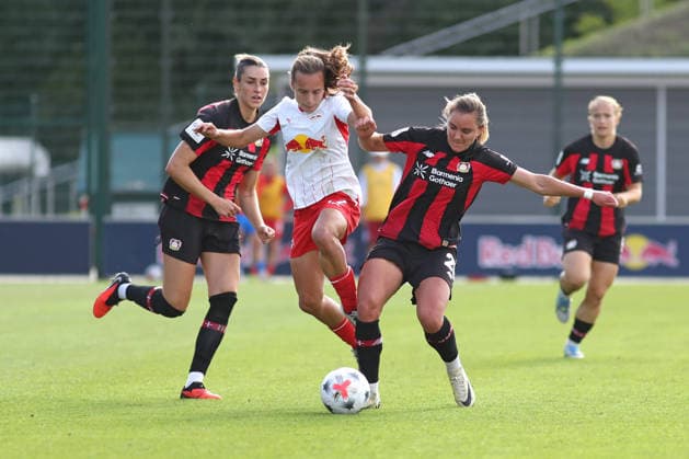 Google Pixel Frauen-Bundesliga, RB Leipzig - Bayer Leverkusen; 23.08.2026 Jasmien Mathys (12, RB Leipzig) gegen Paulina Tomasiak (28, Bayer Leverkusen). Fußball, Google Pixel Frauen-Bundesliga, Saison 2026 2027, 1. Spieltag: RB Leipzig vs. Bayer 04 Leverkusen am 23.08.2026, Trainingszentrum Cottaweg, Leipzig. DFB REGULATIONS PROHIBIT ANY USE OF PHOTOGRAPHS AS IMAGE SEQUENCES AND OR QUASI-VIDEO. *** Google Pixel Women s Bundesliga, RB Leipzig vs. Bayer Leverkusen, August 23, 2026, Jasmien Mathys 12, RB Leipzig vs. Paulina Tomasiak 28, Bayer Leverkusen Soccer, Google Pixel Women s Bundesliga, 2026–2027 Season, Matchday 1: RB Leipzig vs. Bayer 04 Leverkusen on August 23, 2026, Cottaweg Training Center, Leipzig. DFB regulations prohibit any use of photographs as image sequences and or quasi-video. Copyright: xBEAUTIFULxSPORTS JanxKaeferx