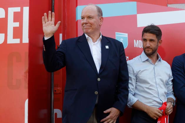 Prince Albert II of Monaco (c) greets the crowd during podium ceremony after the second stage of La Vuelta a Espana cycling tour, between Monaco and French town of Manosque covering 214.3 km. Second stage of La Vuelta cycling tour !ACHTUNG: NUR REDAKTIONELLE NUTZUNG!  Copyright: xJavierxLizonx GRAF3650 20260823-55021209596_1