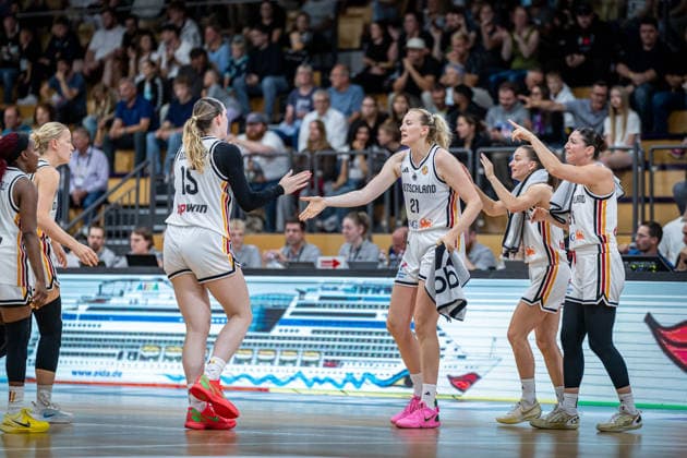 Basketball Göttingen 23.08.2026 Freundschaftsspiel Testspiel Deutschland (GER) - Ungarn (HUN) Jubel deutschland Marie Gülich (Deutschland, No.21) Gulich Luisa Geiselsöder (Deutschland, No.15) Geiselsoder *** Basketball Göttingen August 23, 2026 Friendly Match Germany GER Hungary HUN Cheering Germany Marie Gülich Germany, No. 21 Gulich Luisa Geiselsöder Germany, No. 15 Geiselsöder