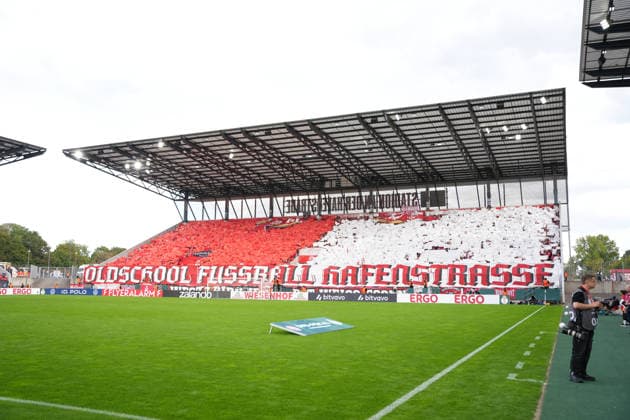 Deutschland: Fussball, DFB-Pokal 2026 27, 1. Runde, Stadion an der Hafenstraße, Essen - Bergeborbeck, Rot-Weiss Essen vs. FC St. Pauli: Choreo RWE *** German Soccer, 2026–27 DFB Cup, First Round, Stadion an der Hafenstraße, Essen-Bergeborbeck, Rot-Weiss Essen vs. FC St. Pauli, RWE Choreography Copyright: xMichelxWittex