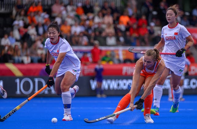 Day Nine Marijn Veen (C) of Netherlands Women (Oranje) scores her first goal and the team™s fourth against China during the Pool E match in the 2026 FIH Hockey World Cup at Wagener Stadium, Amstelveen 23 08 2026 UK Newspapers OUT Copyright: xGraemexWilcocksonx FIL-23821-0057
